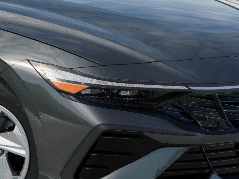 2025 Hyundai Elantra SE photo 8