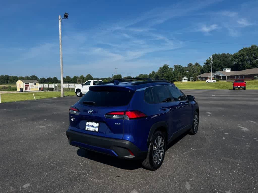 2024 Toyota Corolla Cross XLE photo 4