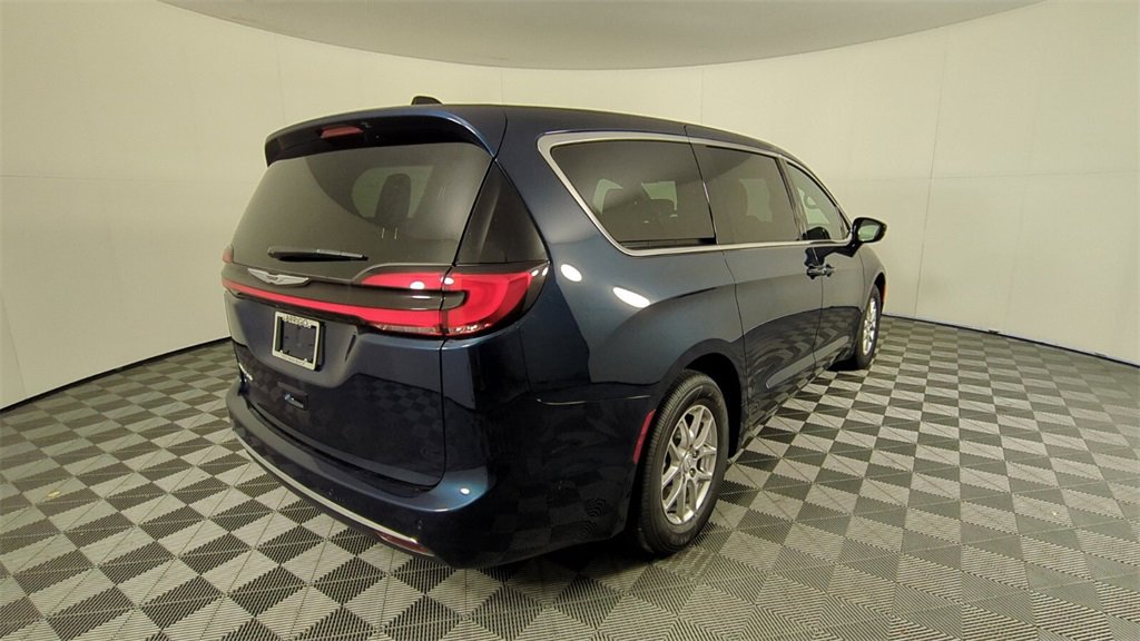 2025 Chrysler Pacifica photo 3