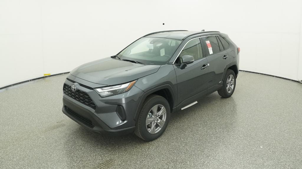 2025 Toyota RAV4 XLE's photo