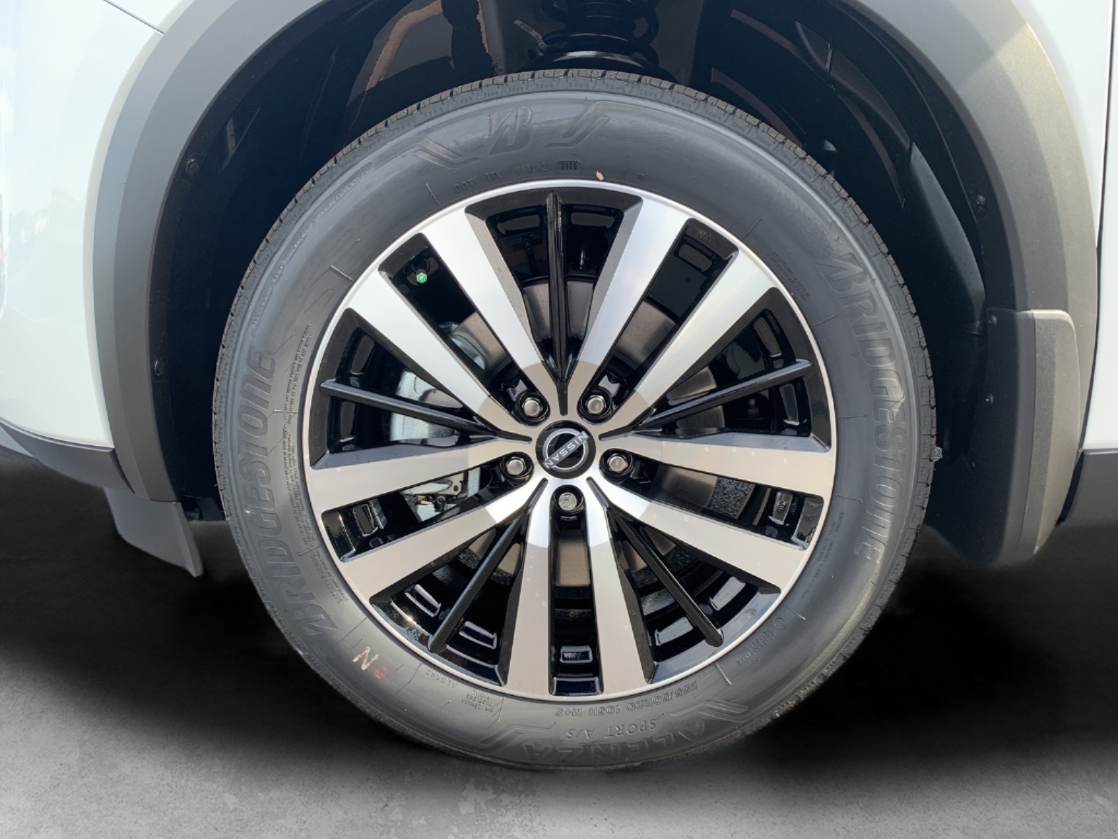 2025 Nissan Pathfinder Platinum photo 10