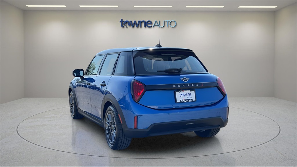 2025 Mini Cooper Hardtop 4 Door Signature photo 3