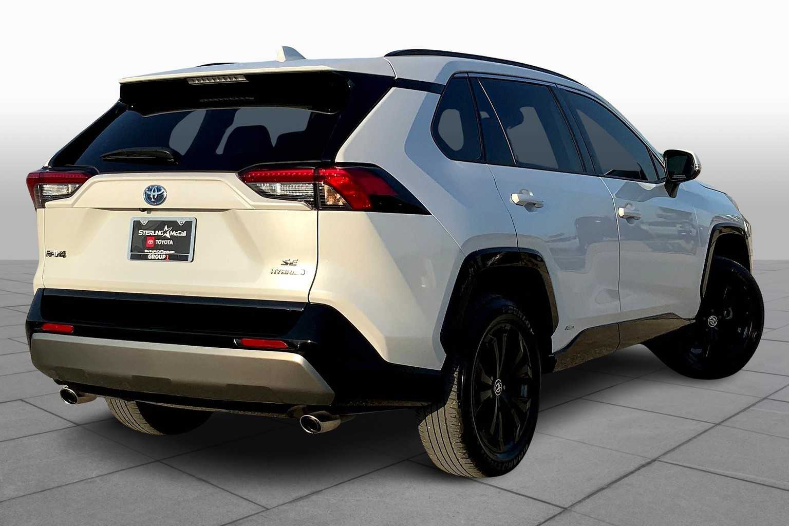 2024 Toyota RAV4 Hybrid SE photo 12