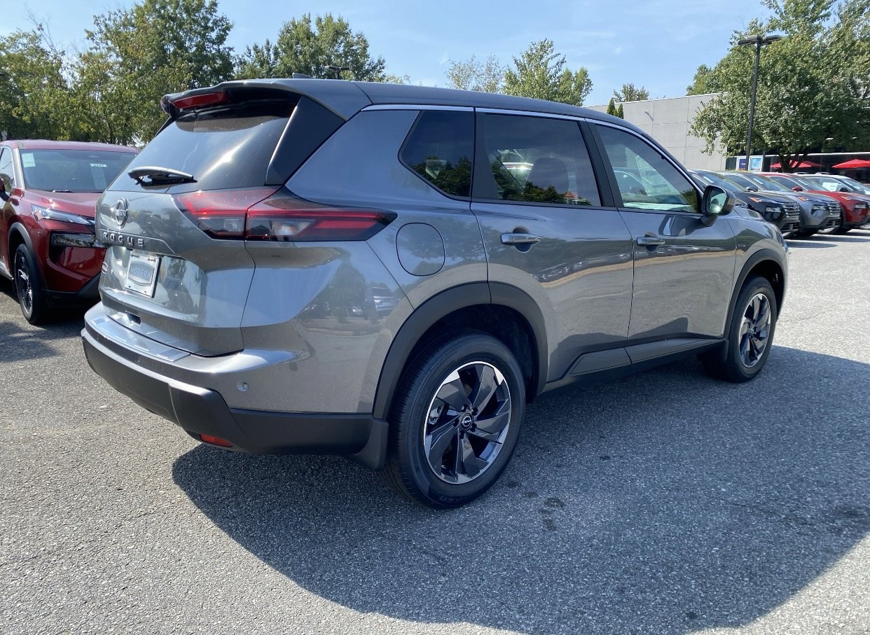 2026 Nissan Rogue SV photo 4