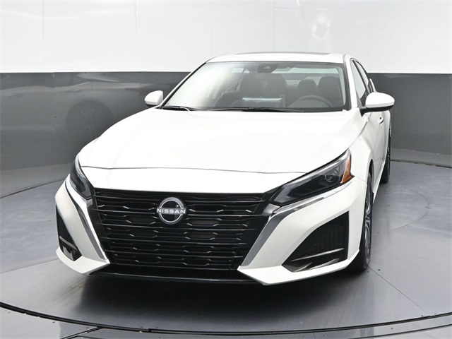 2025 Nissan Altima SV photo 2