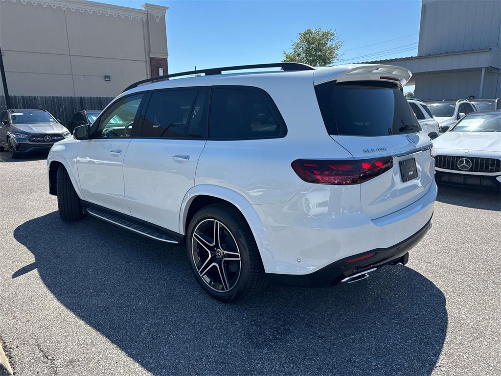 2026 Mercedes Benz GLS 450 4MATIC photo 4