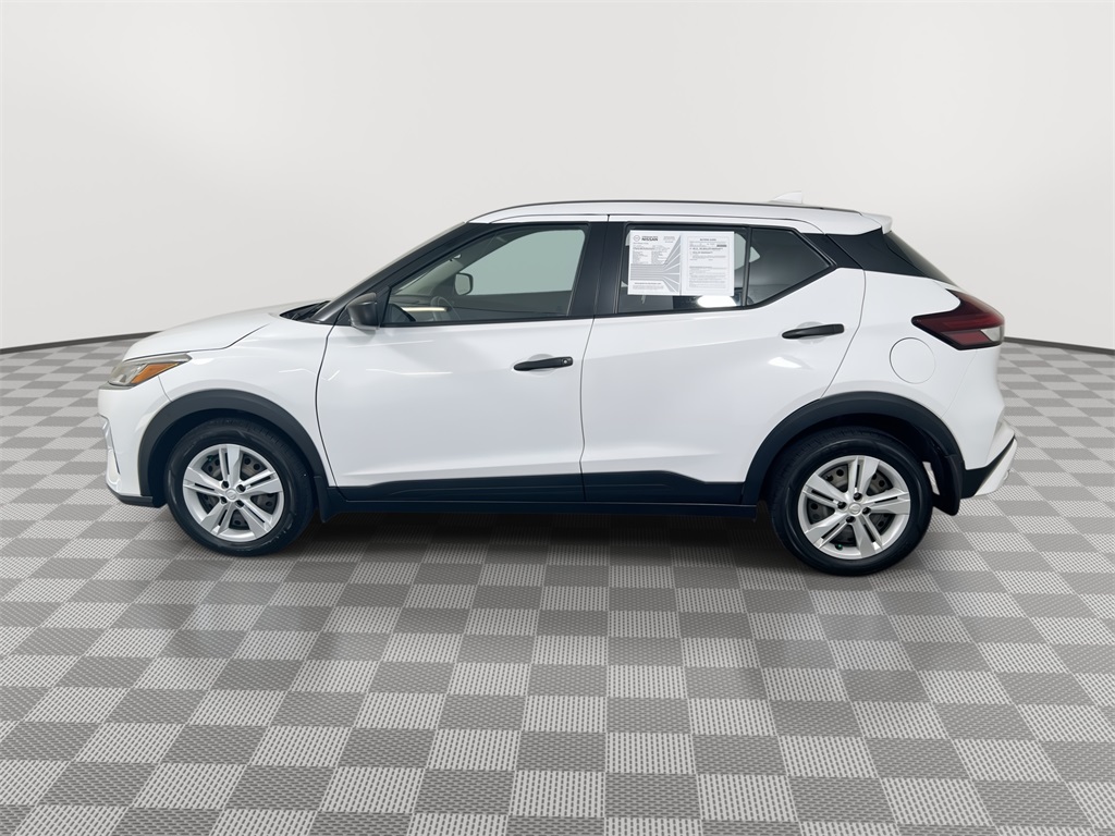 2023 Nissan Kicks S photo 3