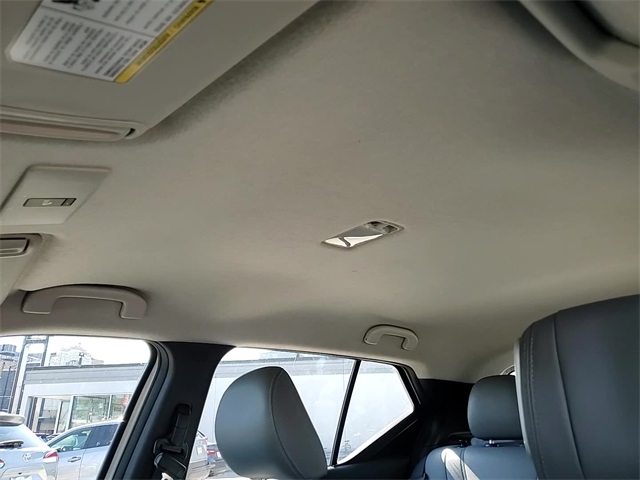 2024 Nissan Kicks SR photo 18
