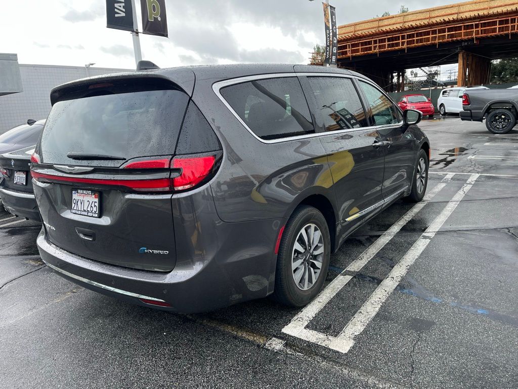 2023 Chrysler Pacifica Hybrid Limited photo 3