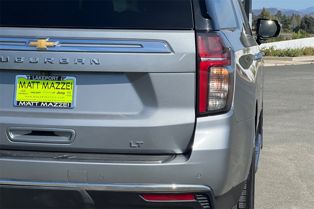 2023 Chevrolet Suburban LT photo 10