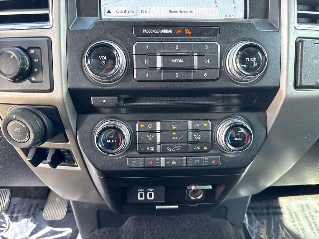 2016 Ford F-150 Lariat photo 16