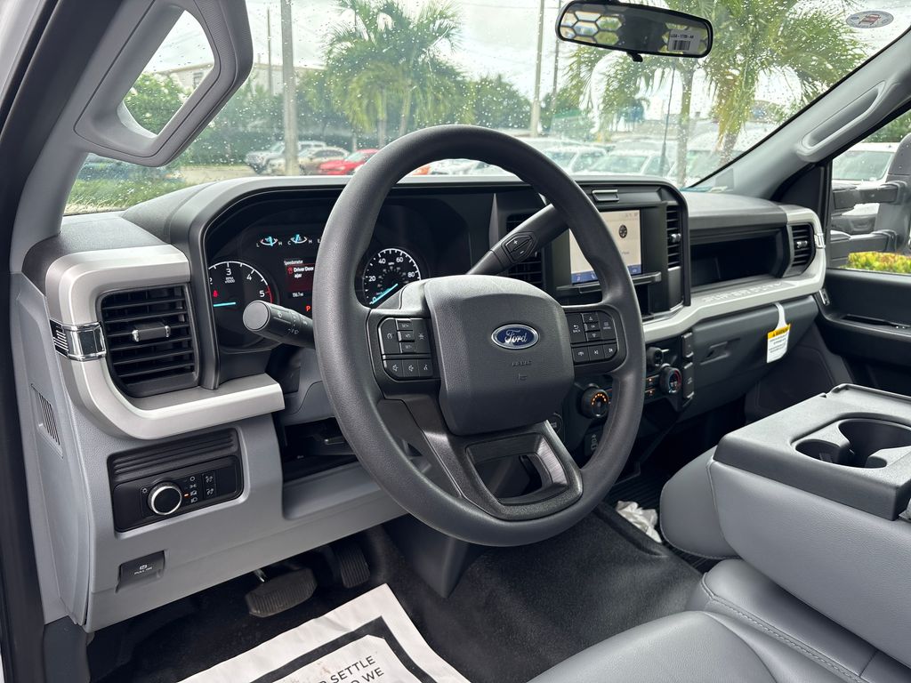 2025 Ford F-350 XL photo 3