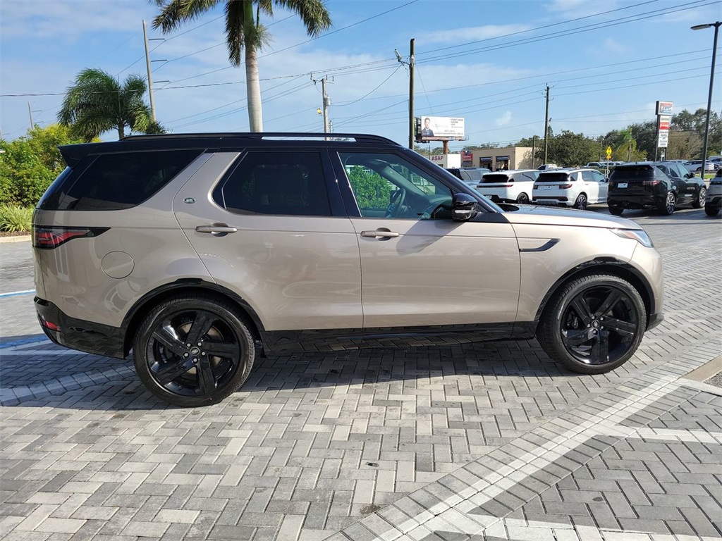 2025 Land Rover Discovery Metropolitan Edition photo 5