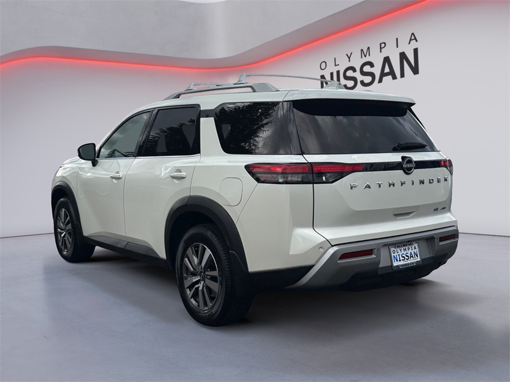 2022 Nissan Pathfinder SL photo 2