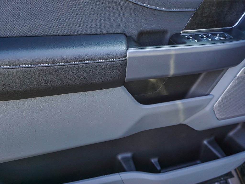 2025 Ford F-150 Lightning photo 16