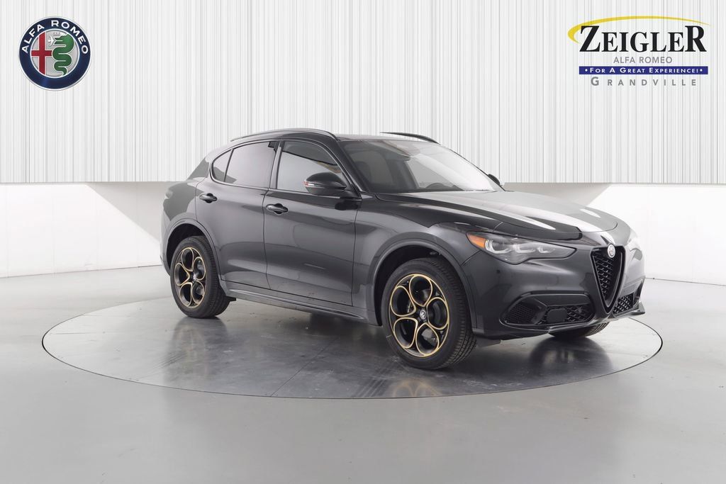 2025 Alfa Romeo Stelvio Intensa