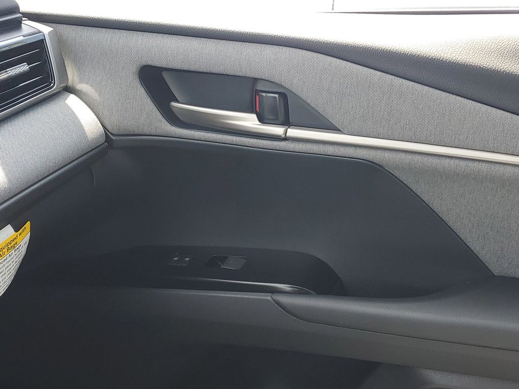 2025 Toyota Camry LE photo 22