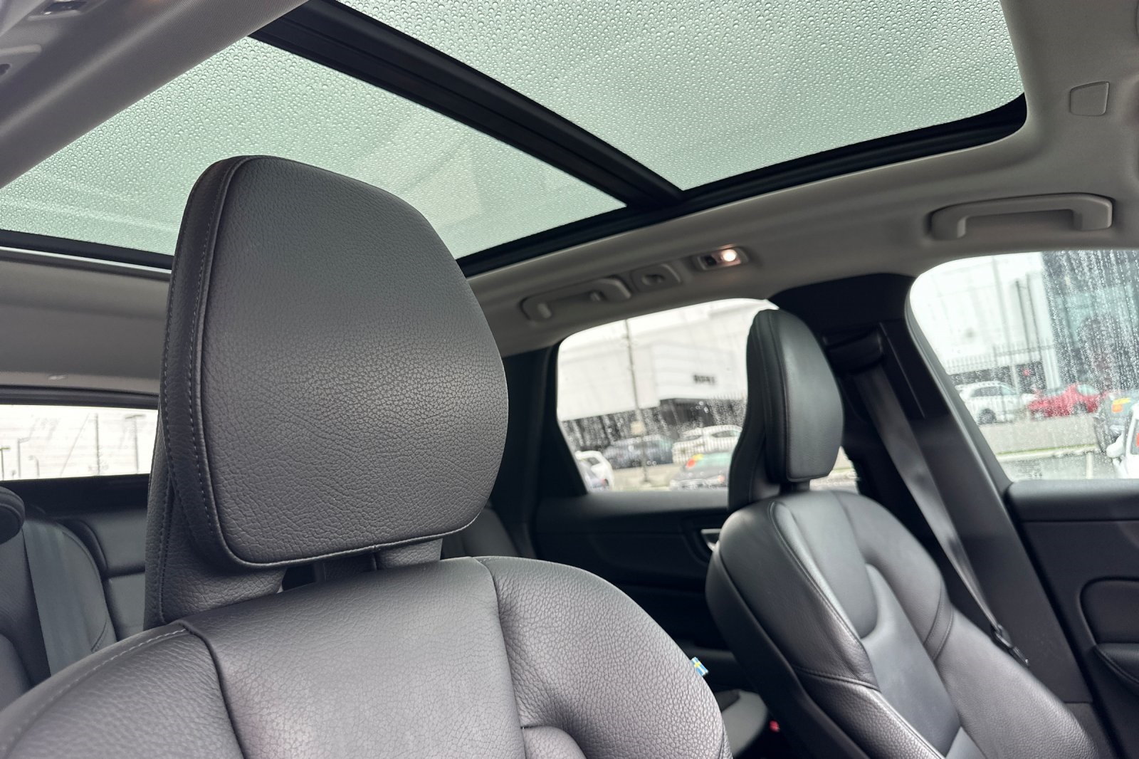 2021 Volvo XC60 T5 Momentum photo 17