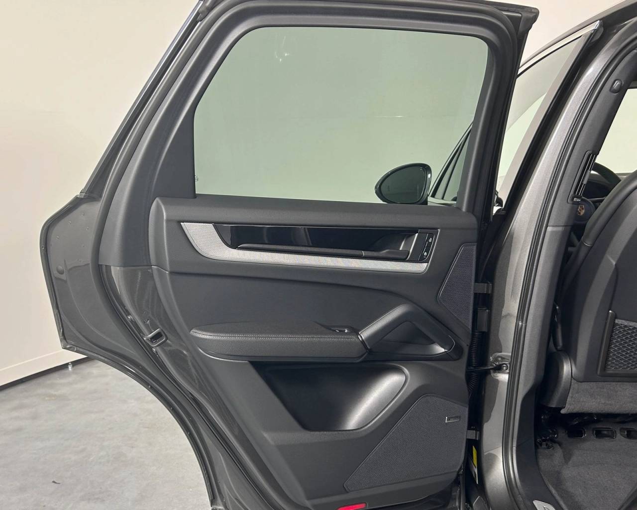 2025 Porsche Cayenne photo 26