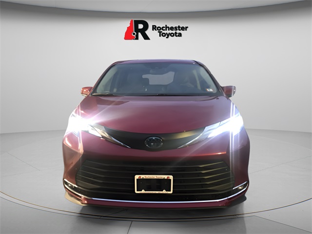 2021 Toyota Sienna XLE's photo