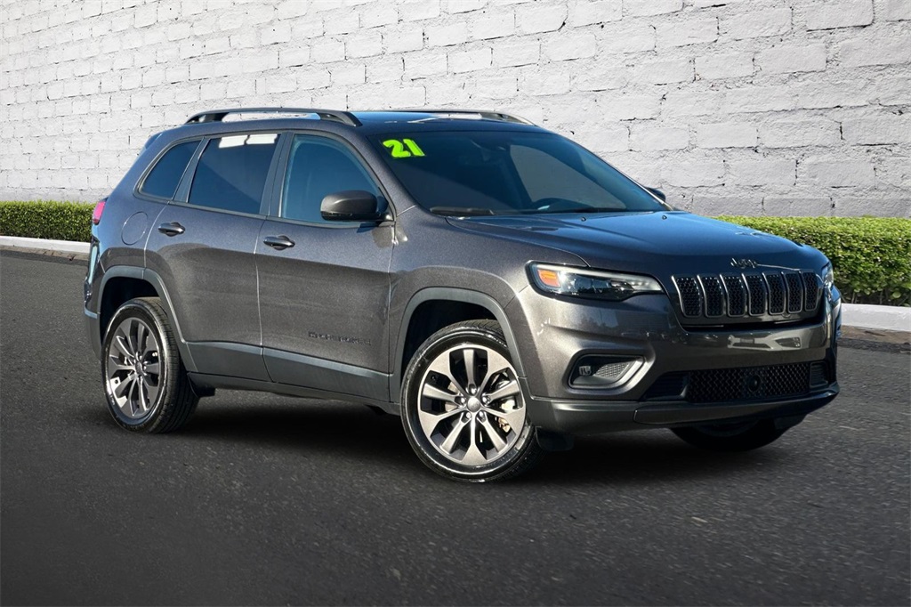 2021 Jeep Cherokee Latitude Lux photo 2