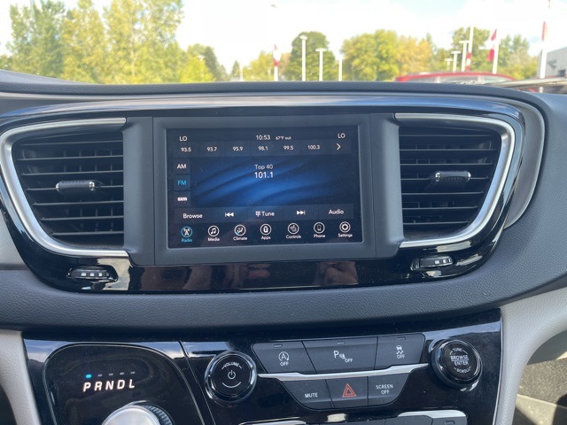 2020 Chrysler Pacifica Touring L photo 6
