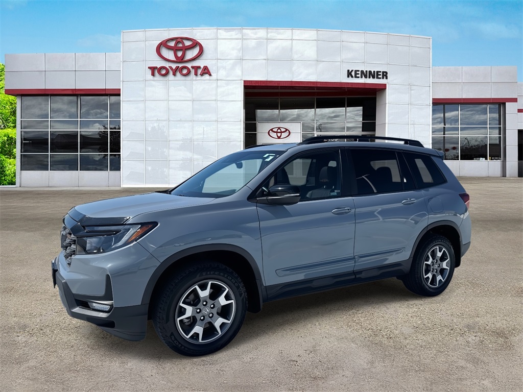 2023 Honda Passport TrailSport photo 2