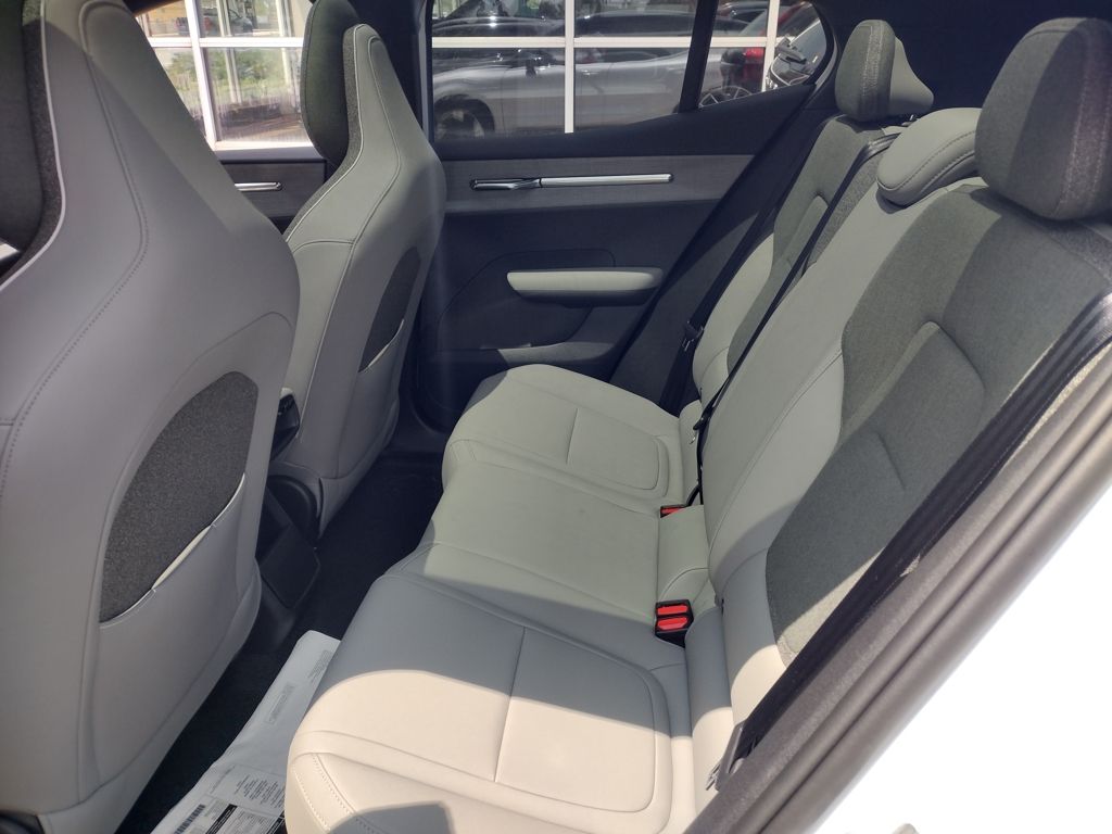 2025 VOLVO EX30 - Image 15