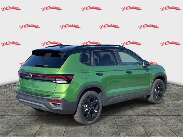 2025 Volkswagen Taos SE photo 3