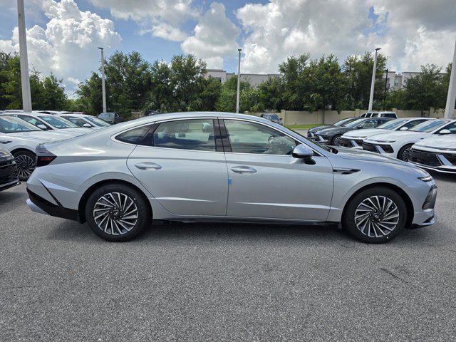 2025 Hyundai Sonata Hybrid SEL photo 3