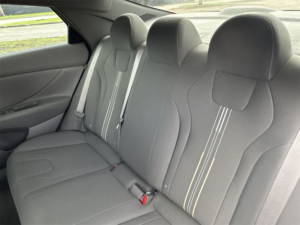 2024 Hyundai Elantra SEL photo 21