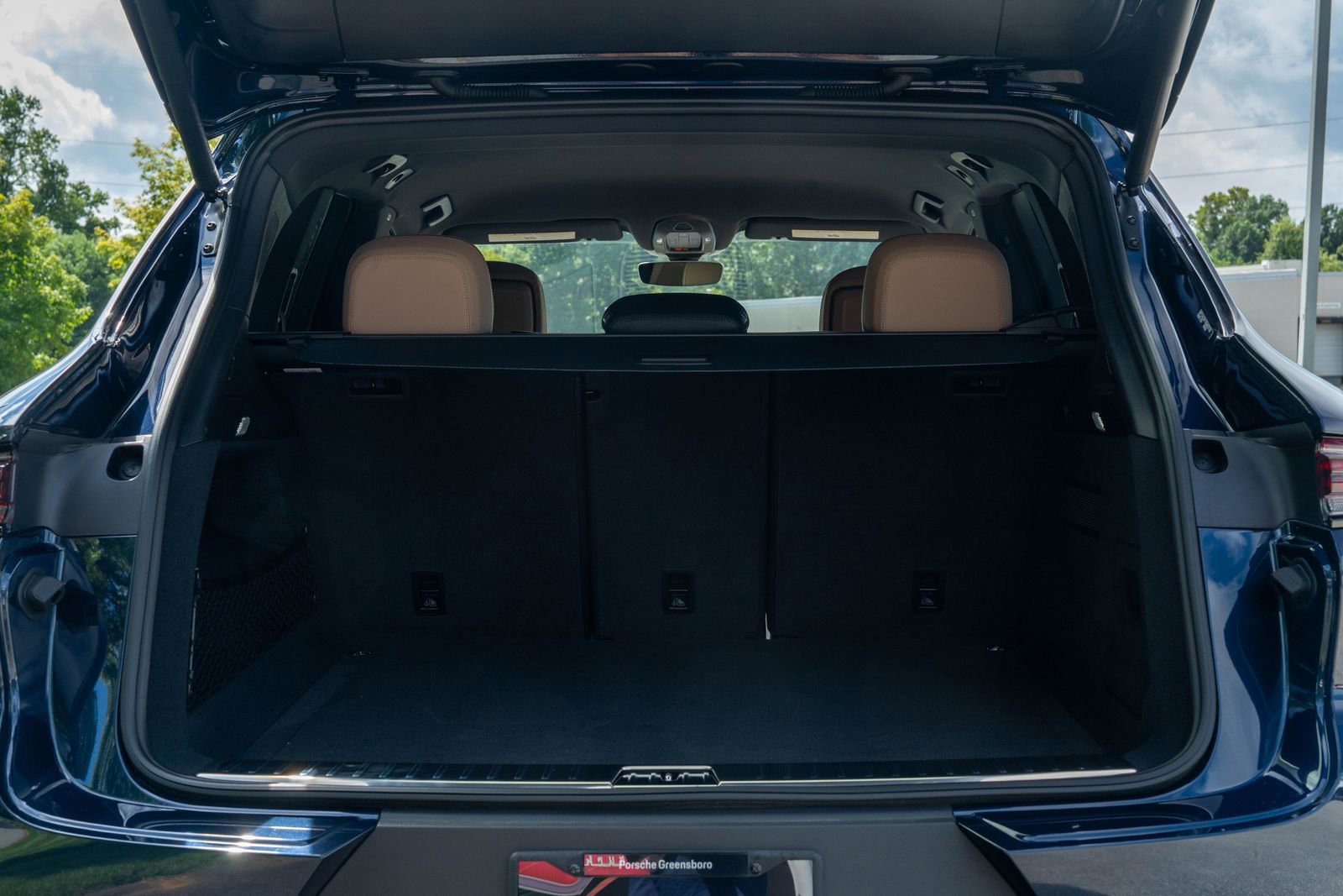2025 Porsche Cayenne Base photo 16
