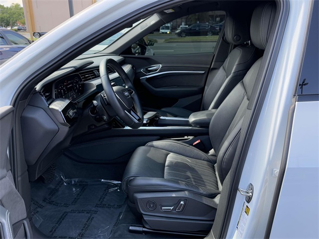 2022 Audi e-tron Prestige photo 13