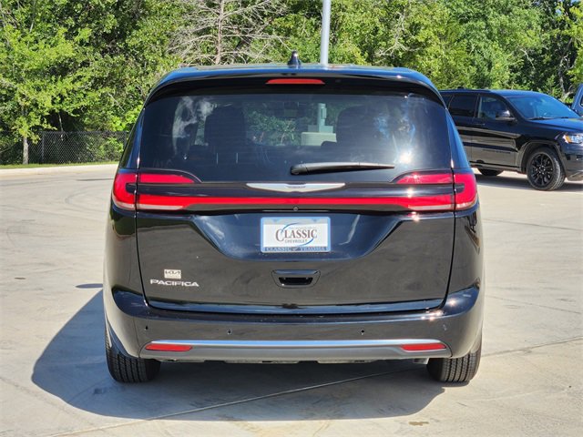 2024 Chrysler Pacifica Touring L photo 6