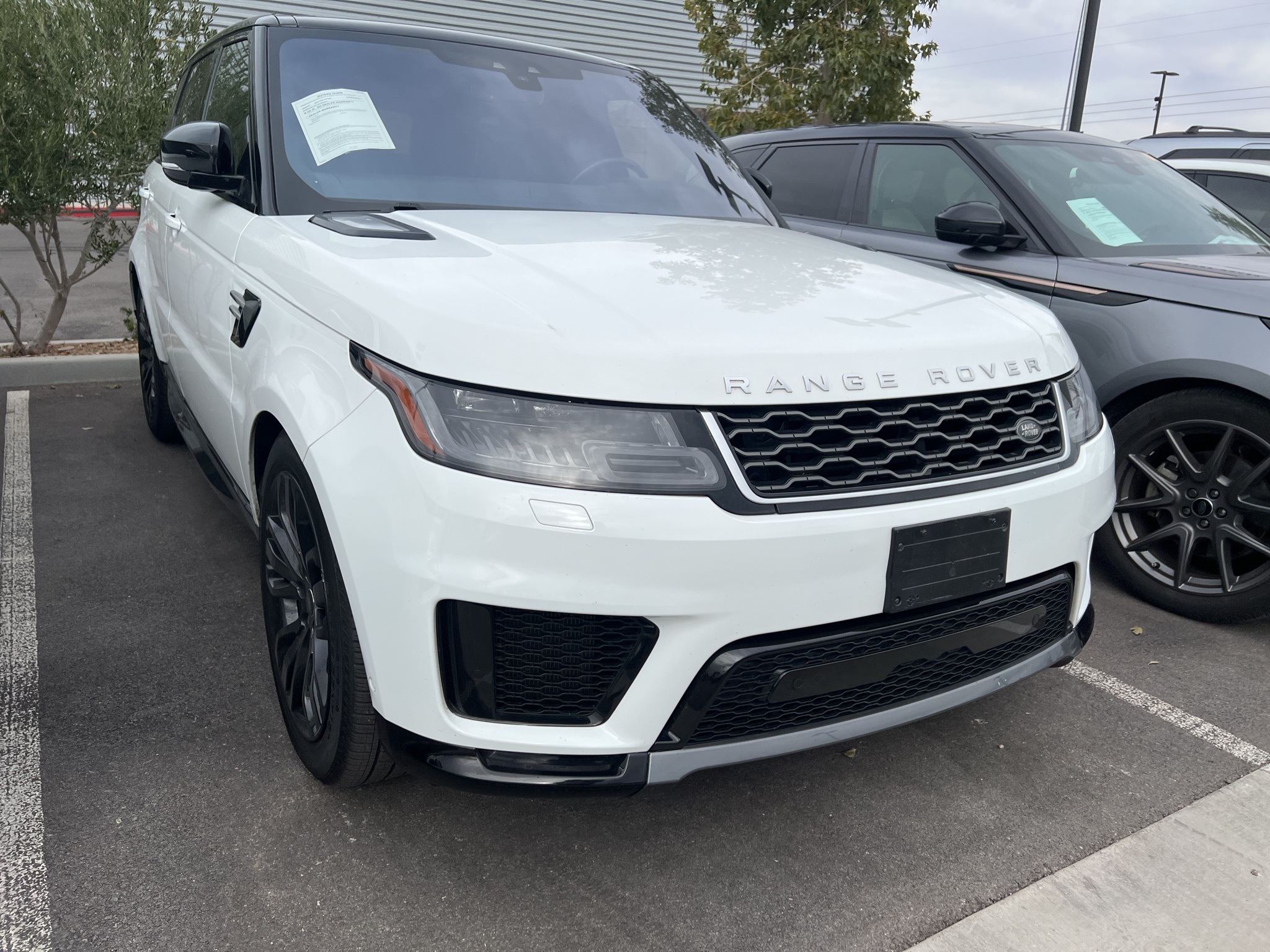 2020 Land Rover Range Rover Sport HSE photo 3