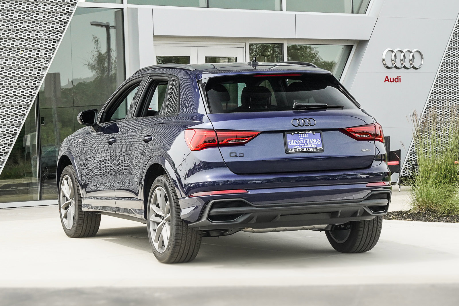 2025 Audi Q3 S line Premium photo 4