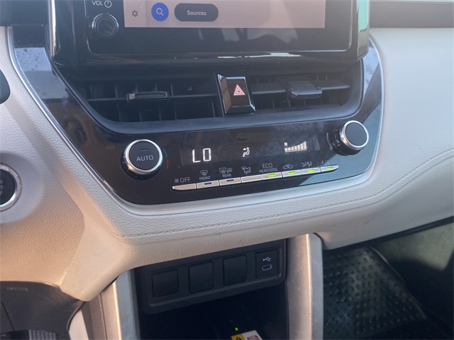 2023 Toyota Corolla Cross LE photo 25