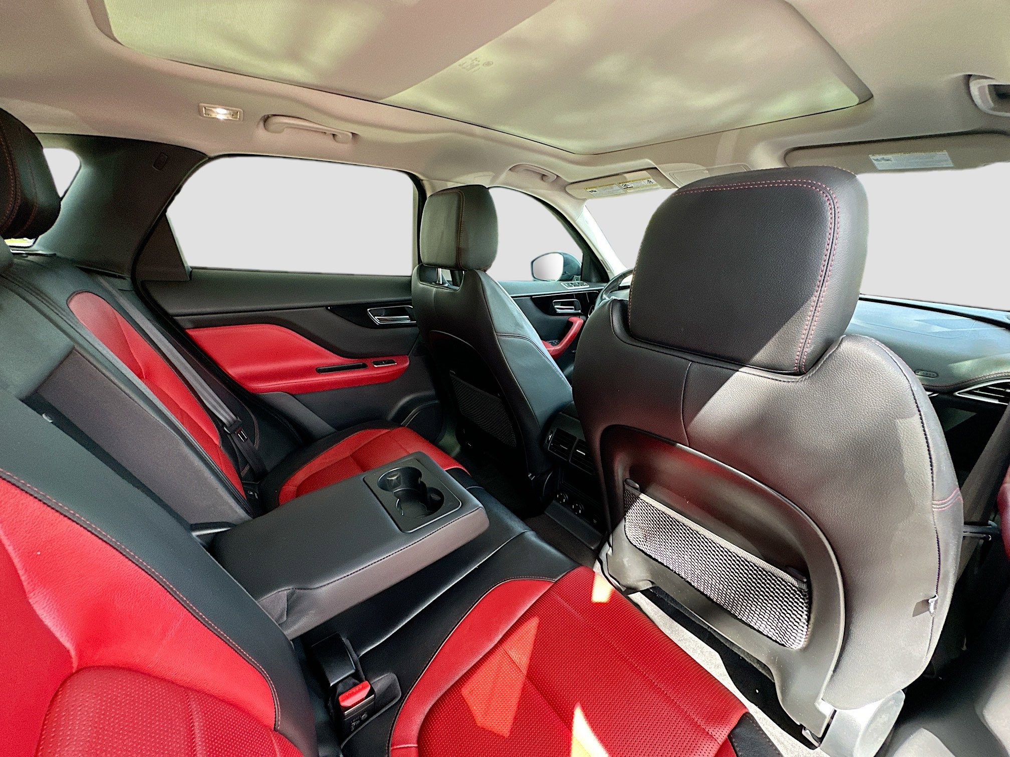 2018 Jaguar F-PACE R-Dynamic SE photo 29