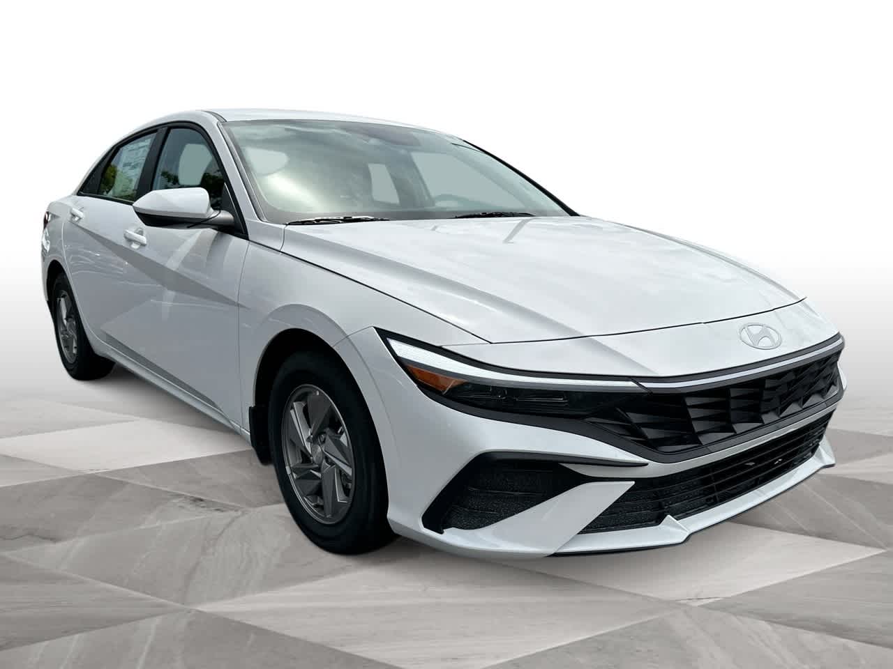 2025 Hyundai Elantra SE photo 2