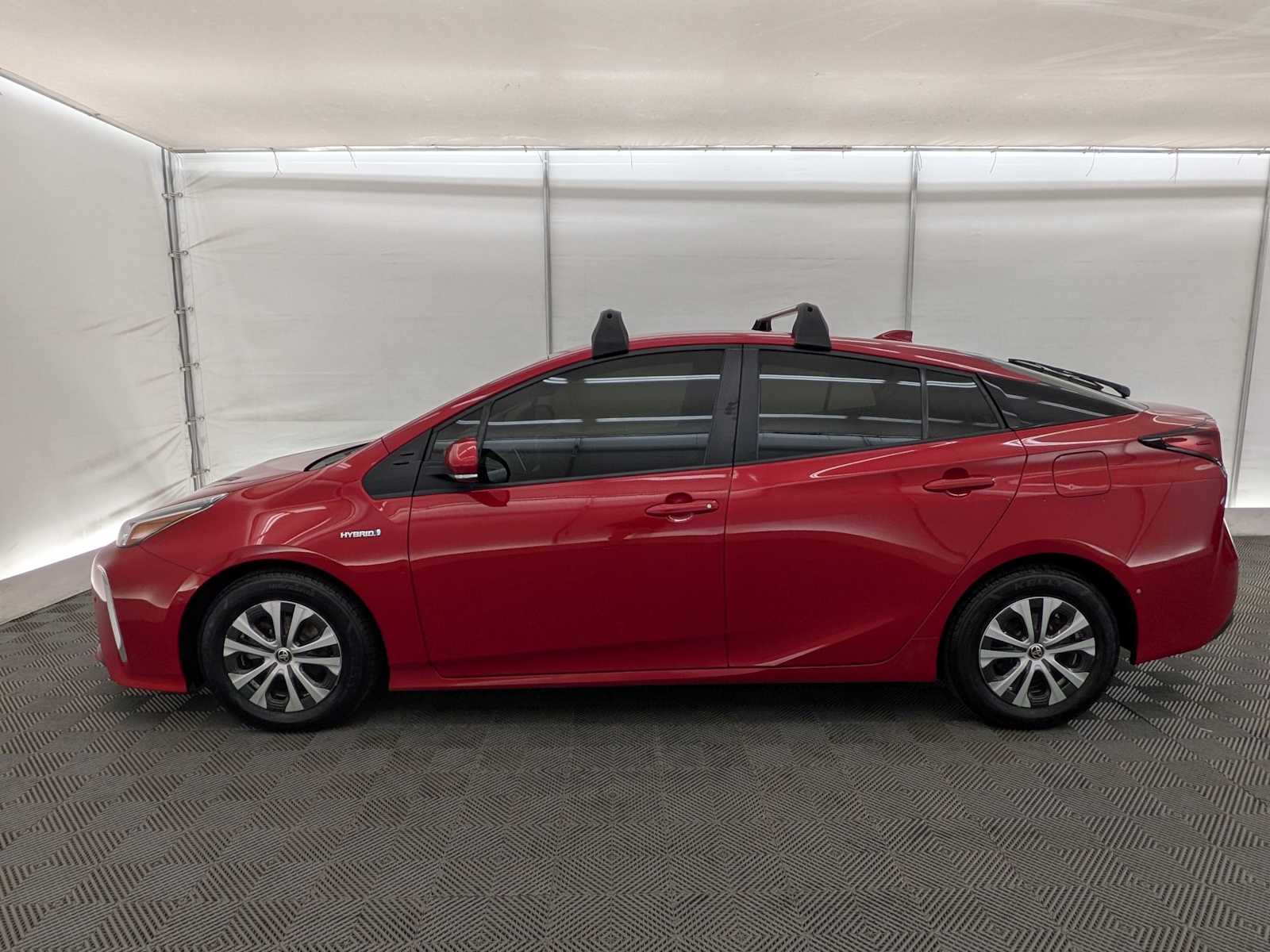 2021 Toyota Prius LE photo 3