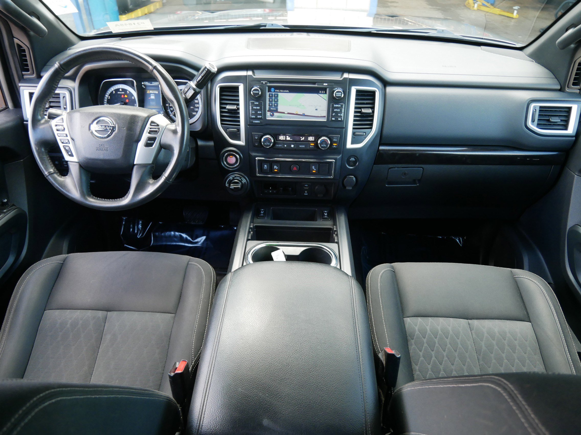 2018 Nissan Titan SV photo 10
