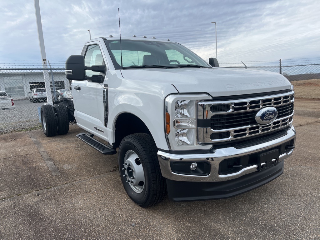 2024 Ford F-350 photo 3