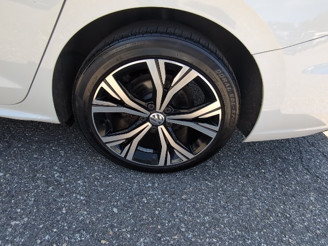 2021 Volkswagen Passat 2.0T SE photo 9