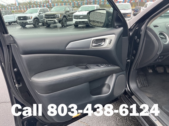 2018 Nissan Pathfinder SL photo 3