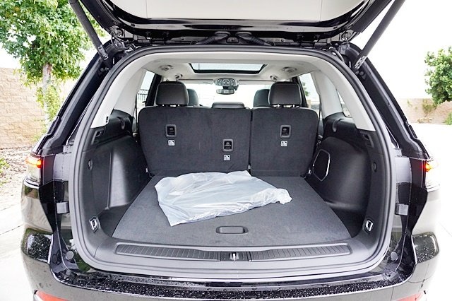 New 2023 Diamond Black Crystal Pearl-Coat Exterior Paint Jeep 4xe image 16