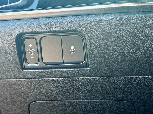 2025 Kia Sorento LX photo 9