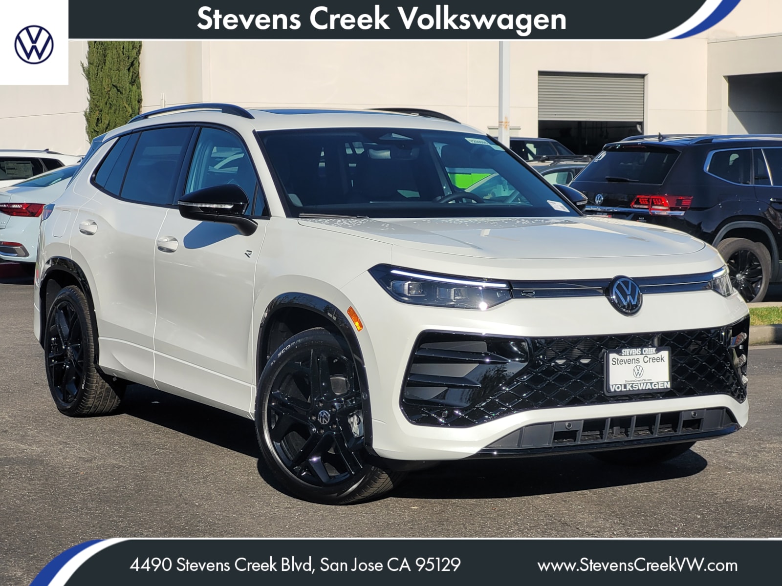 2026 Volkswagen Tiguan SE R-LINE BLACK's photo