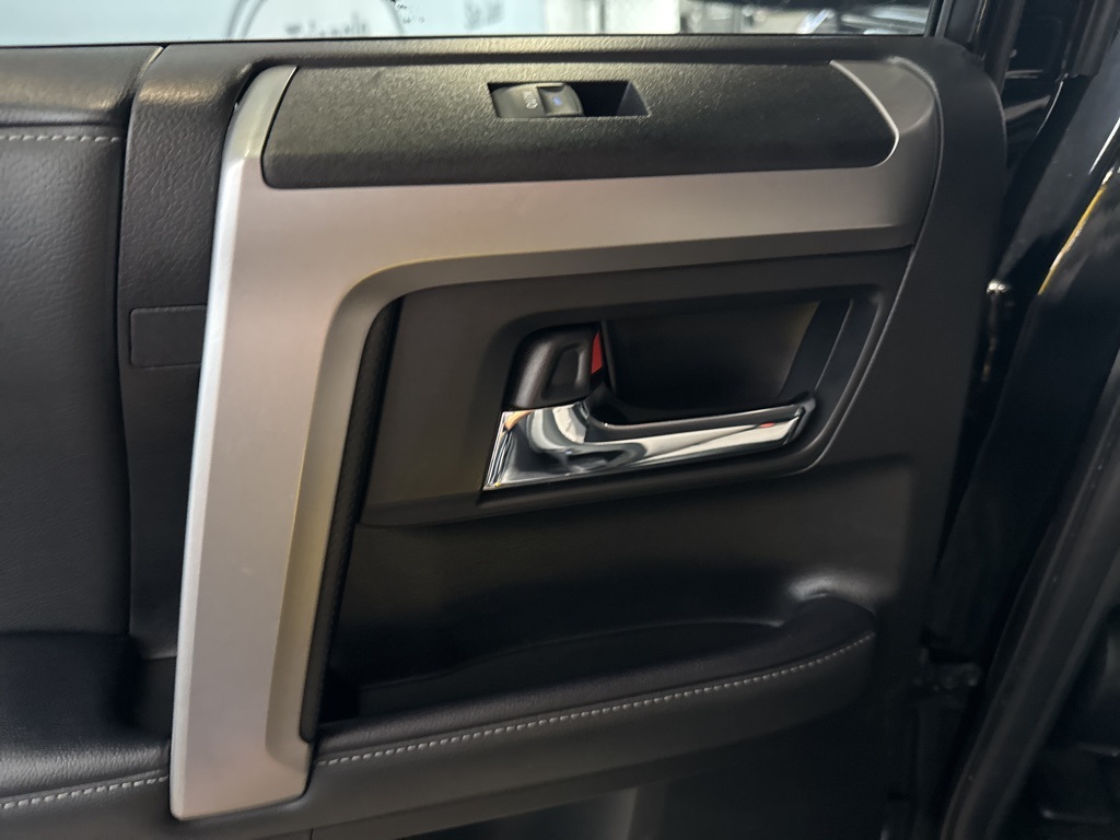 2020 Toyota 4Runner SR5 photo 23