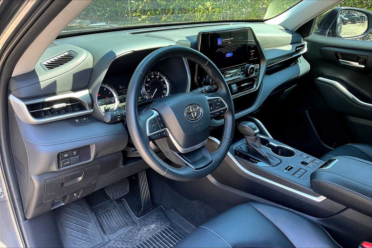 2023 Toyota Highlander XLE photo 17