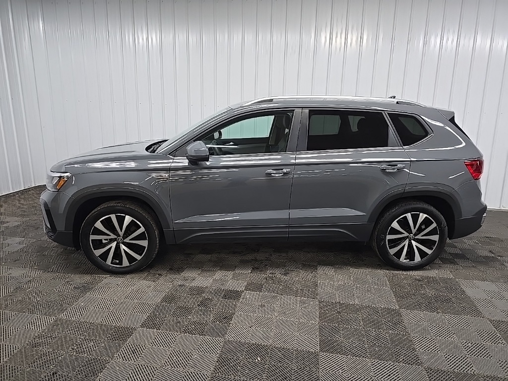 2022 Volkswagen Taos SE photo 4